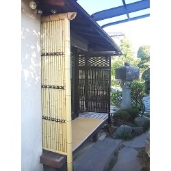 劣化してきていた竹垣の修繕をさせていただきました。
竹垣は２か所あり、２か所とも雰囲気が異なります。
