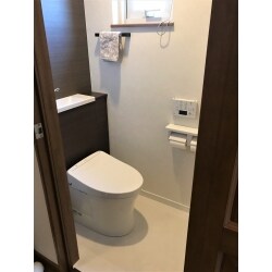 こだわりのフロア・クロスで仕上げた理想のレストルーム！
お掃除のしやすさをしっかりと追及し、高級感のある上品な空間になりました。
