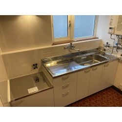 お手入れが簡単な明るいキッチンへ