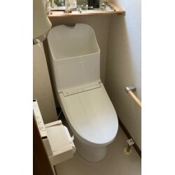 古く汚れが気になるトイレから、掃除性能に長けた一体型トイレへ