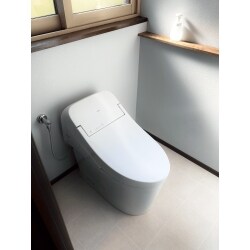 漏水してしまったトイレと内装を総入れ替え