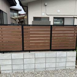 隣の敷地から見える状態になってしまったためフェンス設置工事をいたしました。