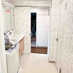 築35年のマンションを水廻り中心にリフォームいたしました。
施工当時、施主様は県外にお住まいだったため、限られた面談時間の中工事を進めましたが、結果として施主様にはご満足いただける工事となりました。