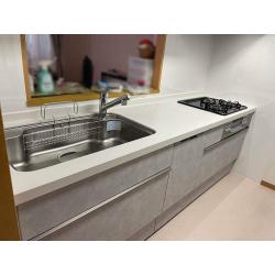 収納が豊富になり、キッチン周りもすっきりします。