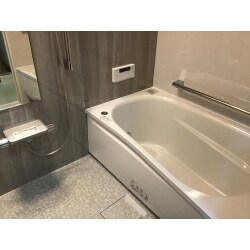TOTOのユニットバスで汚れが付きにくく、浴槽や床も拭きやすいため
お掃除も簡単になります。