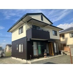 シンプルな色味で落ち着いた印象の外観に変身しました。