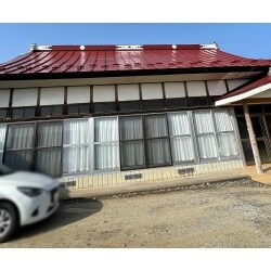 艶のある屋根で明るい雰囲気の屋根に大変身しました。