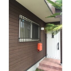 防犯面を考慮して、１階各所に面格子を取り付けました