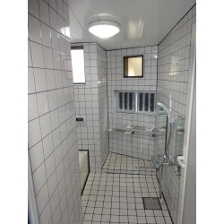 浴室リフォームについて調べてみると、メーカーのシステムバスの情報ばかり。『うちの浴室は形が合わないからできないな…』とあきらめている方！浴室改修は、システムバスだけじゃありません！！変形のお風呂でも暖かいお風呂にリフォームした事例です。