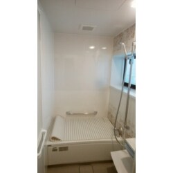 コンパクトなスペースに、浴槽・シャワーが使い勝手良く配置されています。