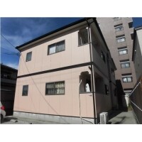 外壁・屋根を塗り替えて、きれいな印象のアパートへ