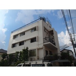 外壁の傷みを補修し、耐候性・防水性を高める塗装他工事