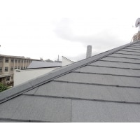 雨音の静かな屋根材でカバー