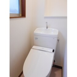 手狭トイレが収納力アップのキレイ空間に！
