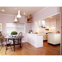 トータルコーディネートの明るいキッチン