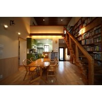 【自然素材】床暖房に腰壁と珪藻土で温かみある空間を演出