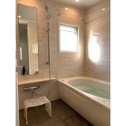 水まわり4点セットをリフォーム致しました。浴室・洗面・トイレはT社。キッチンはL社を採用。お掃除のしやすさと使い勝手の良さ、そして除菌機能を持った製品を中心に仕様を決めていきました。