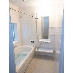 水まわりの設備を中心にリフォーム致しました。
既にお客様が理想とするイメージが固まっていたため、イメージに合わせた形で提案を行いました。
浴室については断熱性と快適さを。キッチンは収納力と使い勝手の良さ。トイレは清掃性。それぞれ重視すべきポイントに沿って仕上げました。