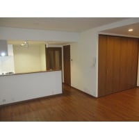 ~広く明るいリビング~二人で過ごすくつろぎのマンションライフ