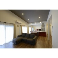 4戸のアパートを1戸の2階建て戸建て住宅に