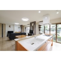 南面の明るいLDKが自慢の完全2世帯住宅