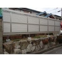 アルミ多段フェンス取付