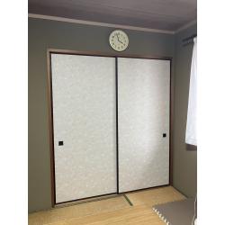 襖の貼替を行いました。きれいな襖になり、お部屋も明るく感じるようになりました！