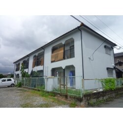 アパートまるごと塗装しました
外部階段は錆びてボロボロでした
