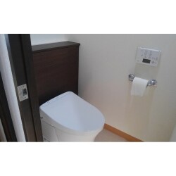トイレリフォーム　キャビネット付でスッキリ収納！