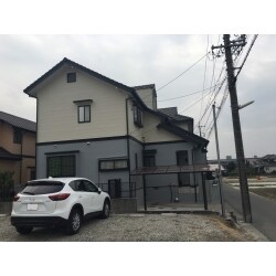 施工前と同様外壁を二色に分けました。