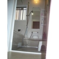 明るい浴室でゆっくり入浴を