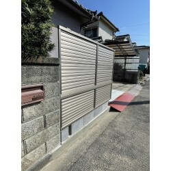 目隠しフェンスを設置し、防犯性の向上させました。