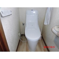 LIXILトイレ　アメージュZA　リトイレ便器（排水芯200mm対応）
アクアセラミック仕様の便器に変更し従来の便器よりも凹凸が少なく、アクアセラミック仕様なので汚れの付着を防ぎます。
また、今まで大変だった便器・トイレ室内の掃除も格段に楽になりました。

