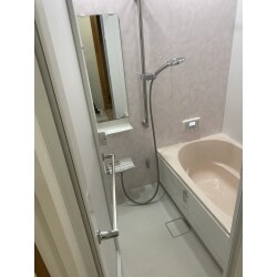 シャワーでもバスタブでもしっかり温まれる入浴スタイルに合わせてカスタマイズ可能な浴室です。
また浴室の天井、壁、洗い場に保温材をプラスして保温性をUPさせているので入浴開始時から完了時まで寒くありません。

