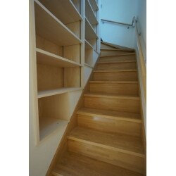 本の収納場所が欲しいというご要望に階段室の利用をご提案いたしました。