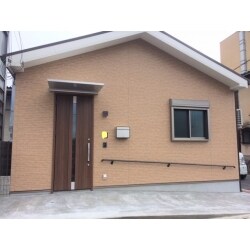 お店をしていましたが、たたむのを機に平屋のお家を建て替えました。お店と母屋を1つの平屋建てにしました。