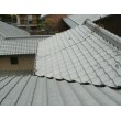 改修前の、日本瓦土葺きの重い屋根の状態です