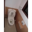 トイレ空間を一新し、多機能付ウォシュレットを採用。