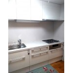 収納スペースを確保した使いやすいキッチン