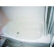 魔法びん浴槽(JIS高断熱浴槽準拠)：浴槽の周囲を断熱材でしっかり覆いました。断熱ふろふたにより保温効果はバツグン。