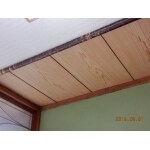 雨じみが天井にでていたため天井板の張替工事