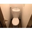長年使用したトイレを超節水で経済的なTOTOピュアレストEXのトイレに交換しました。フチなし形状で、お掃除も楽々です！