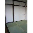 畳を縁なし目積畳にしました。
枠等もこげ茶色に塗装して、モダンな和室になりました。


