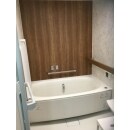 浴室は、Panasonic　システムバスリフォムス　ﾏﾝｼｮﾝ用サイズ1418に入れ替えました。
足元の安全も確保できる「おきラク手すり」がついたバスルームは、
ゆっくり寛げる空間になりました。