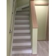 既存の階段に上張りするタイプのシステム階段を使用して、簡単に見違えるほどキレイで安全な階段になりました。