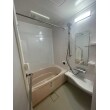 鏡もシャワーヘッドも大きくなり、お手入れしやすいシンプルなバスルームになりました。