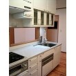 新しく設置したキッチンはタカラスタンダード製です。
食洗機も取り付けてとても便利になりました。