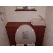 【施工後】便器、ウォシュレット、手洗い器、収納などがパックになった住宅用システムトイレ「TOTO レストパルSX」を採用しました。
