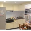 キッチンのカラーも明るいホワイト系にされ、リビングルームと統一感ある空間になりました。