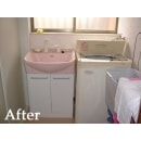 洗面台と洗濯機を並列させ、スペースを確保
